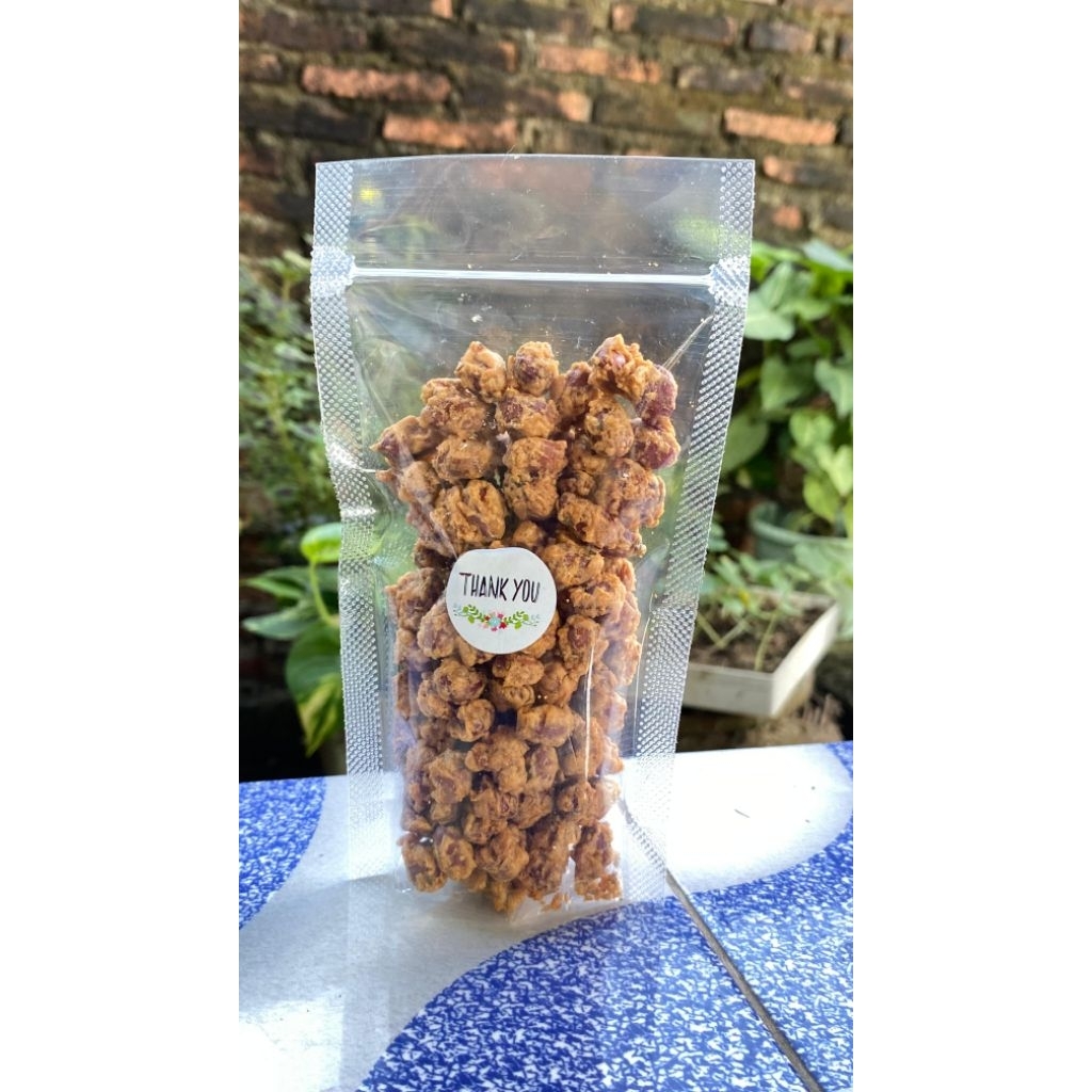 

kacang kribo rasa original dan pedas gurih.