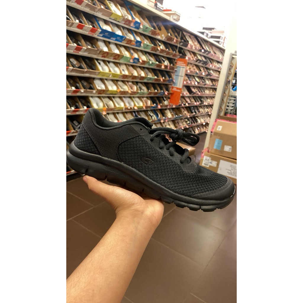 cross trekkers black