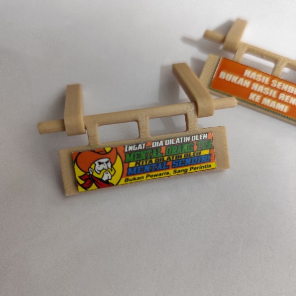 kepet lumpur miniatur bus truck