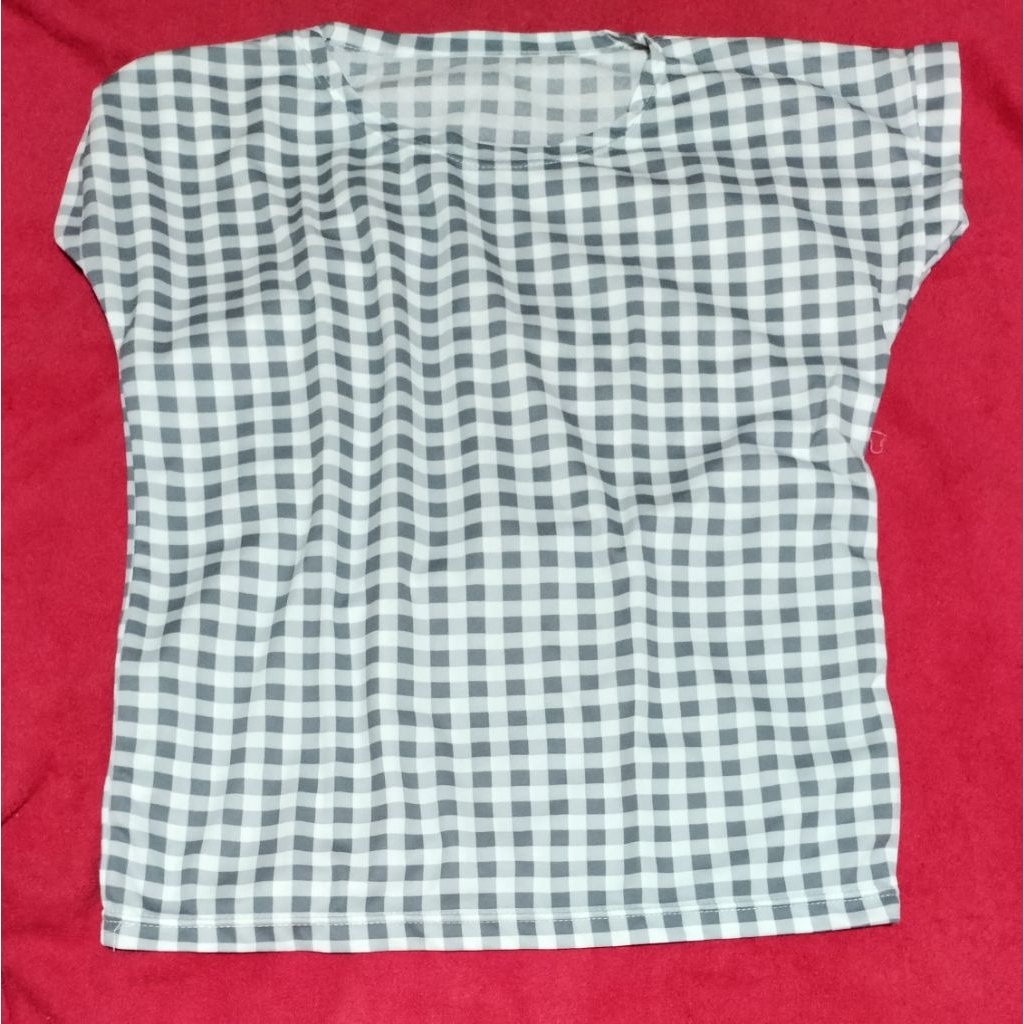 Preloved Kaos Kotak Kotak