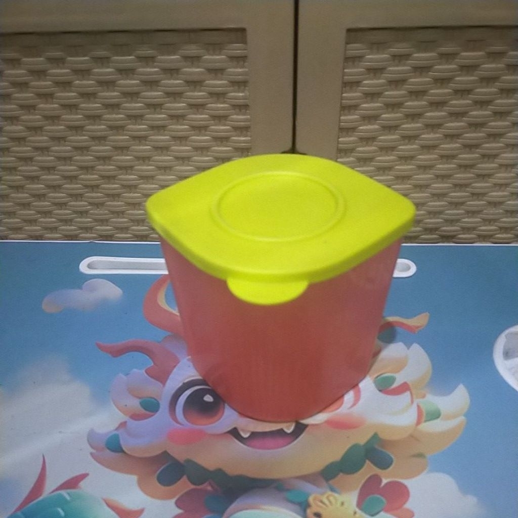 toples mata Tupperware second