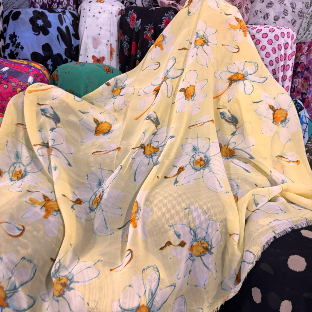 Kain Sifon Ceruty Motif Bunga Kuning – Halus, Lembut, Tidak Panas, Untuk Kebaya & Outer frds