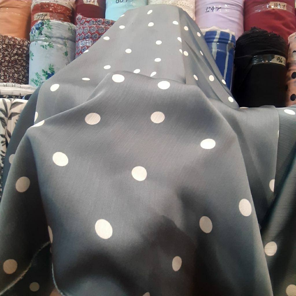 KAIN SATIN SILK KRINGKEL PREMIUM MOTIF POLKADOT - KAIN SATEN MOTIF DOT - BAHAN KAIN MOTIF POLKADOT H