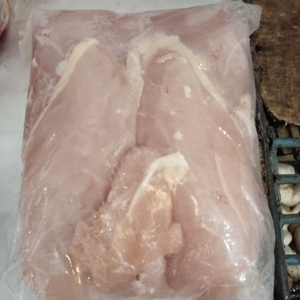 FILLET DADA AYAM 1 KILO (HARGA MINIMAL PEMBLIAN LEBIH DARI 8 ITEM)