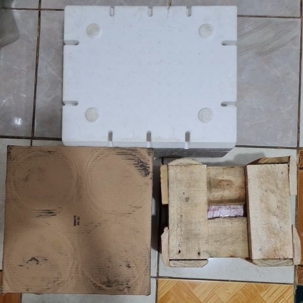 

DUS + STEROFORM + KAYU