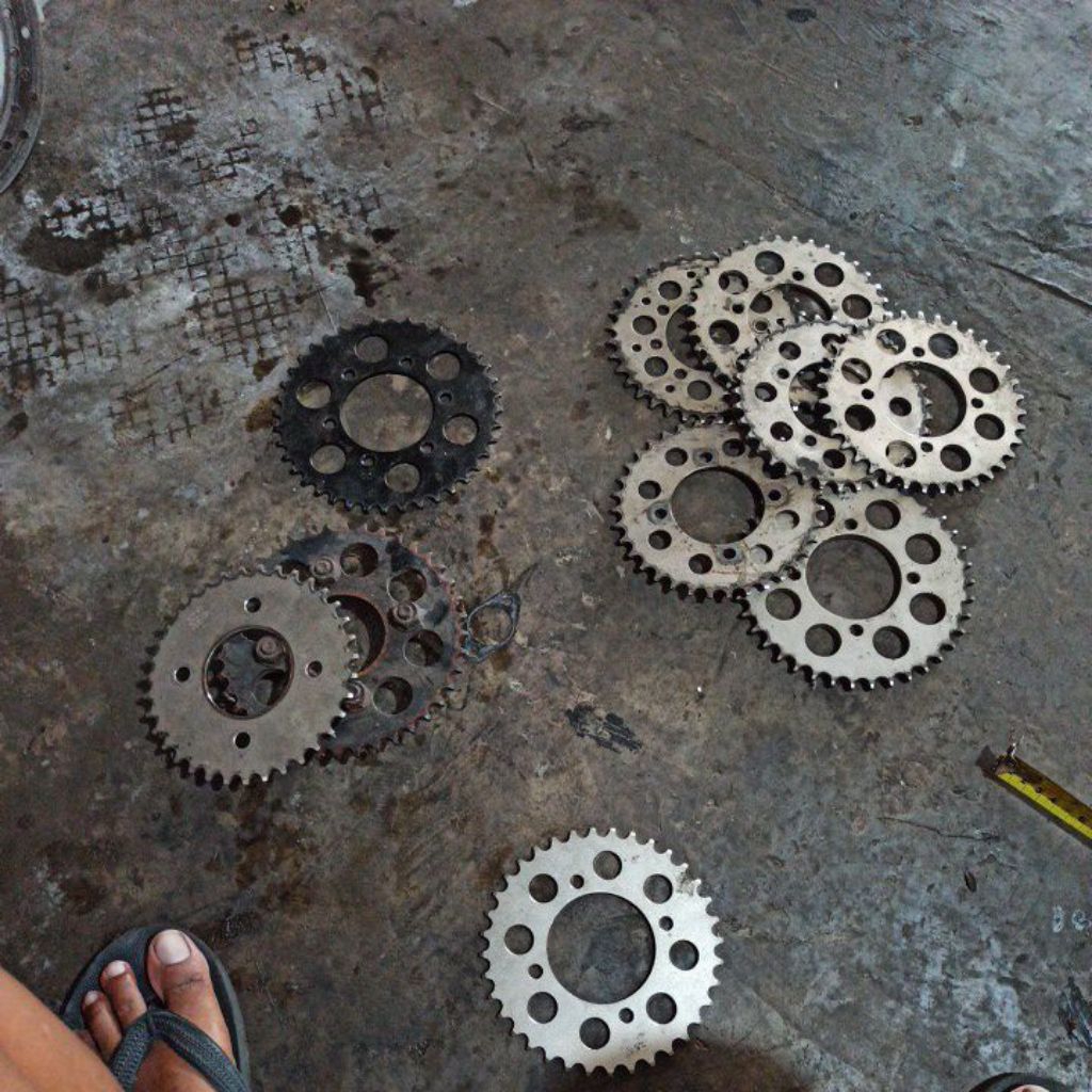 Gear belakang SSS bekas layak pakai uk428&415 untuk yamaha/yamaha lingkar besar/scorpio/honda megapr