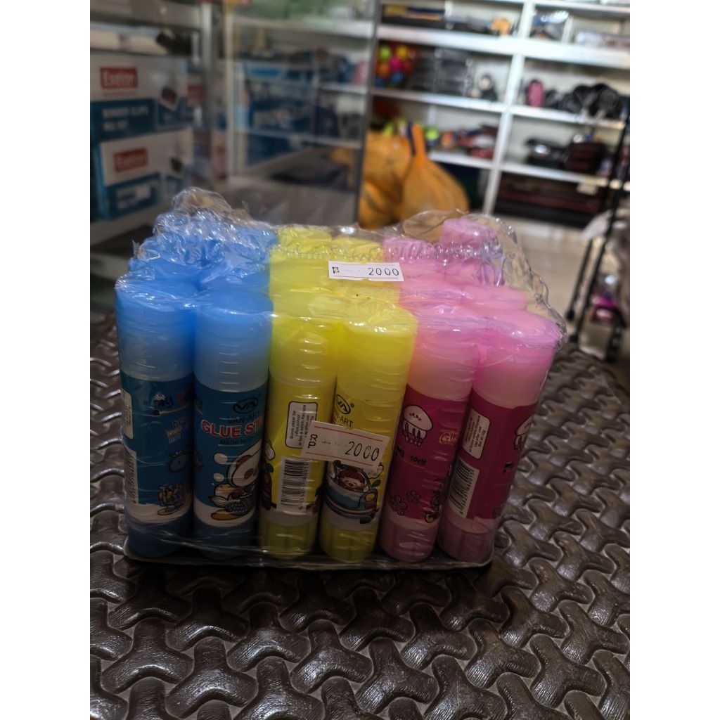 

glue stick (1pcs)