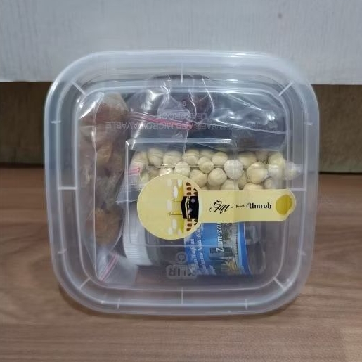 

Paket Gift Oleh-oleh Haji Umroh Kurma Kacang Arab Kismis Air Zamzam