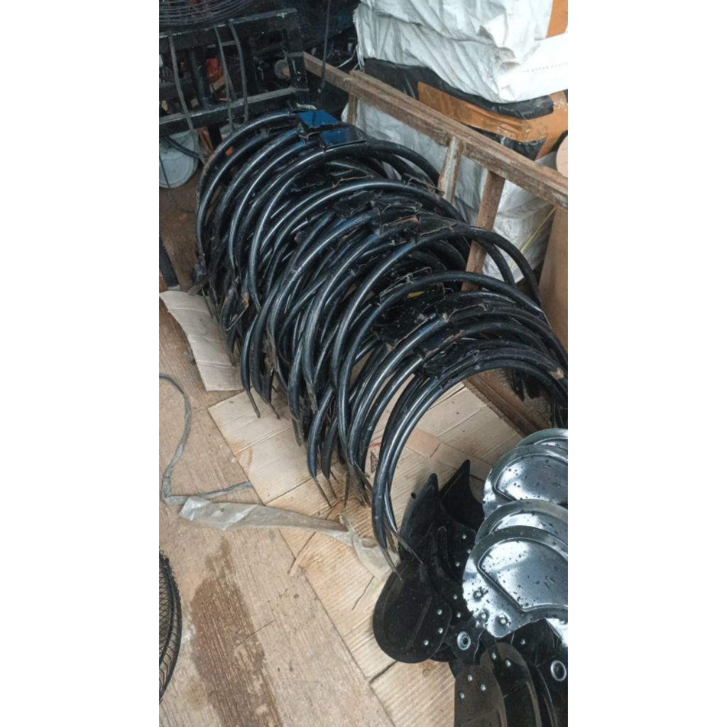 besi lingkar tatakan kipas regency dinding 18 inch