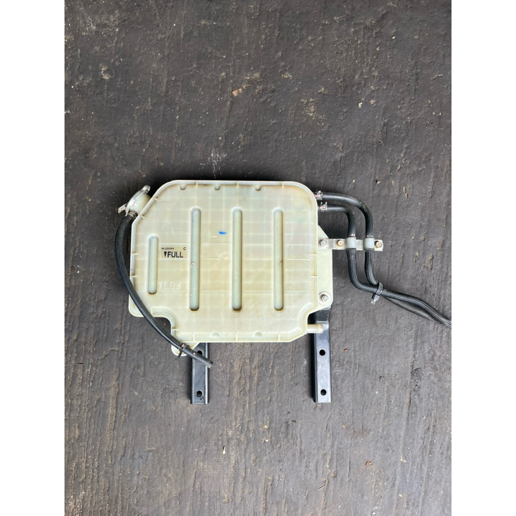 Penampungan Air Radiator Copotan Mitsubishi Canter Euro 4 - Copotan Ori Bawaan Mobil