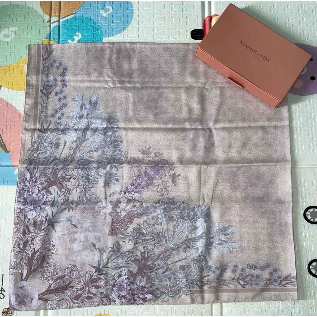 Ria Miranda Scarf