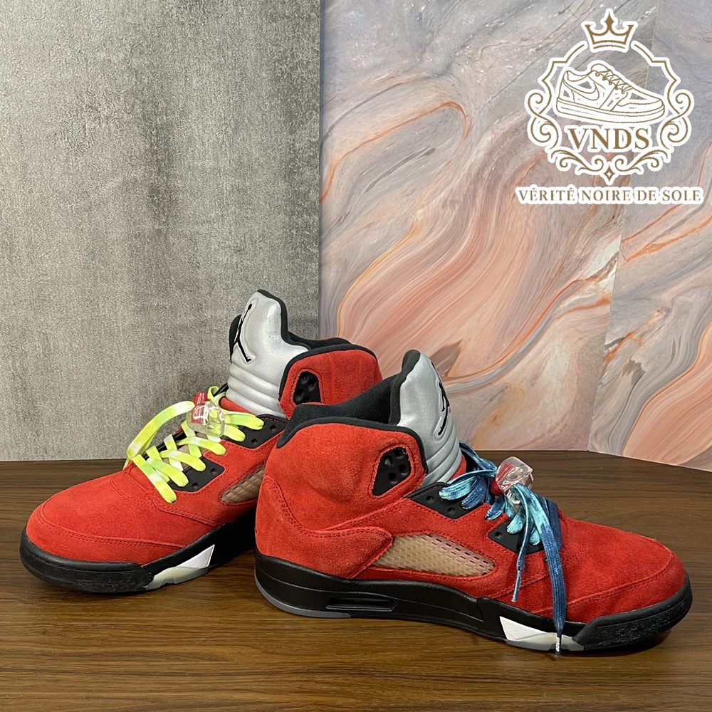 Sneakers Nike Air Jordan 5 Retro Raging Bull 2021 Ukuran EU 45 US 11 - Sepatu kondisi VNDS Original