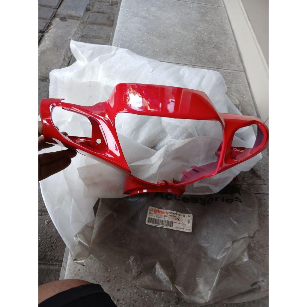 4US - F6143 - 00 - P4  COVER LAMPU DEPAN YAMAHA FIZR MERAH  ORIGINAL YGP