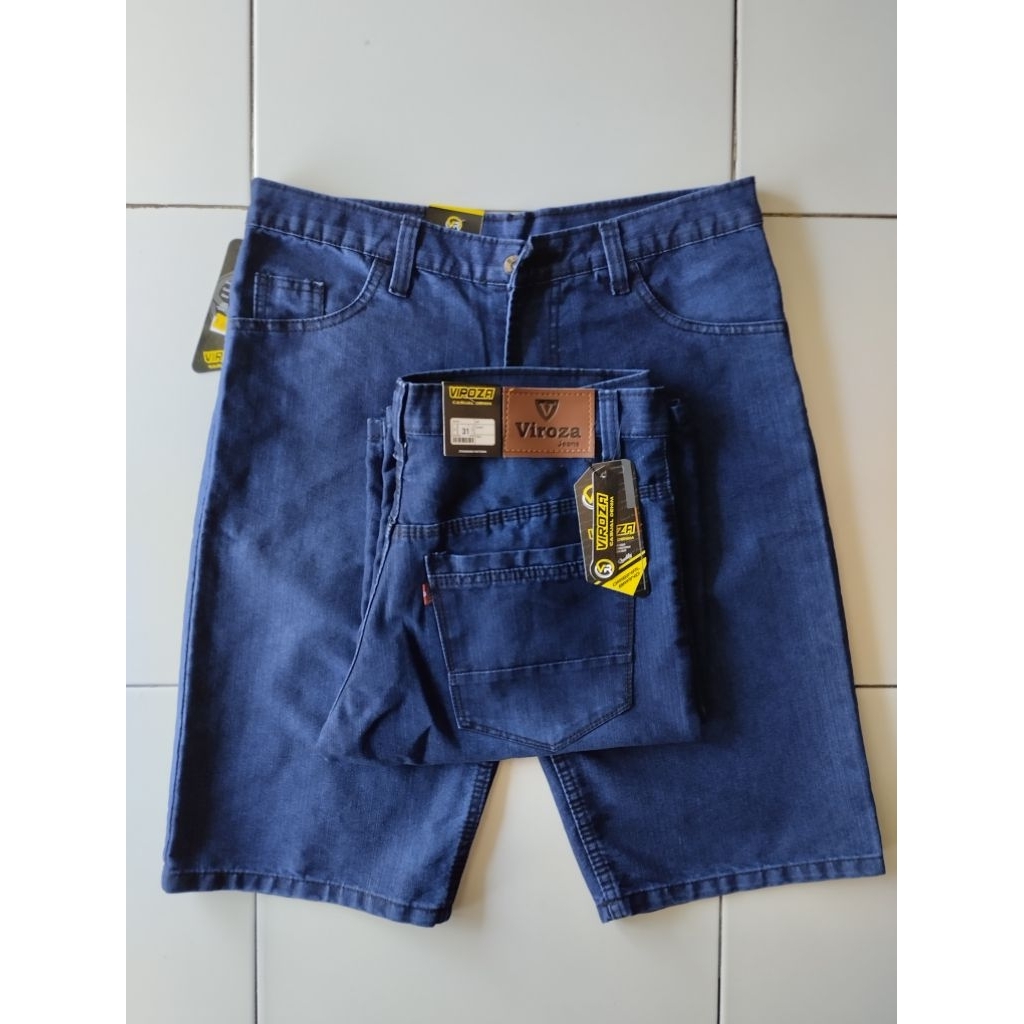 Celana Pendek Pria Jeans Bawah Lutut Terbaru