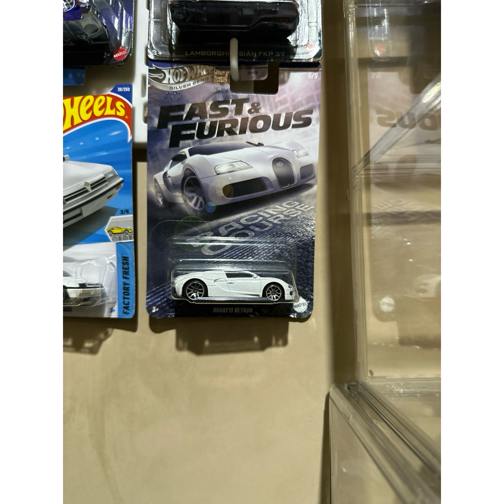 Hot Wheels Bugatti Veyron Putih