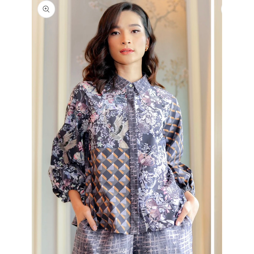 Manual 345rb - PRELOVED - Benang Jarum x Raisa - Wonderful Harmony Crop Shirt - XL