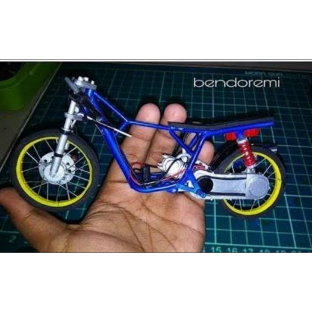 mainan miniatur model motor drag Yamaha Mio KARBU old