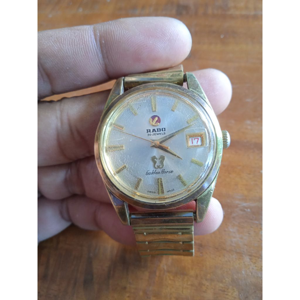 Rado 30 jewels Golden Horse otomatis ada bekas lecet dan baret serta strap kusam kaca jg sedikit kus