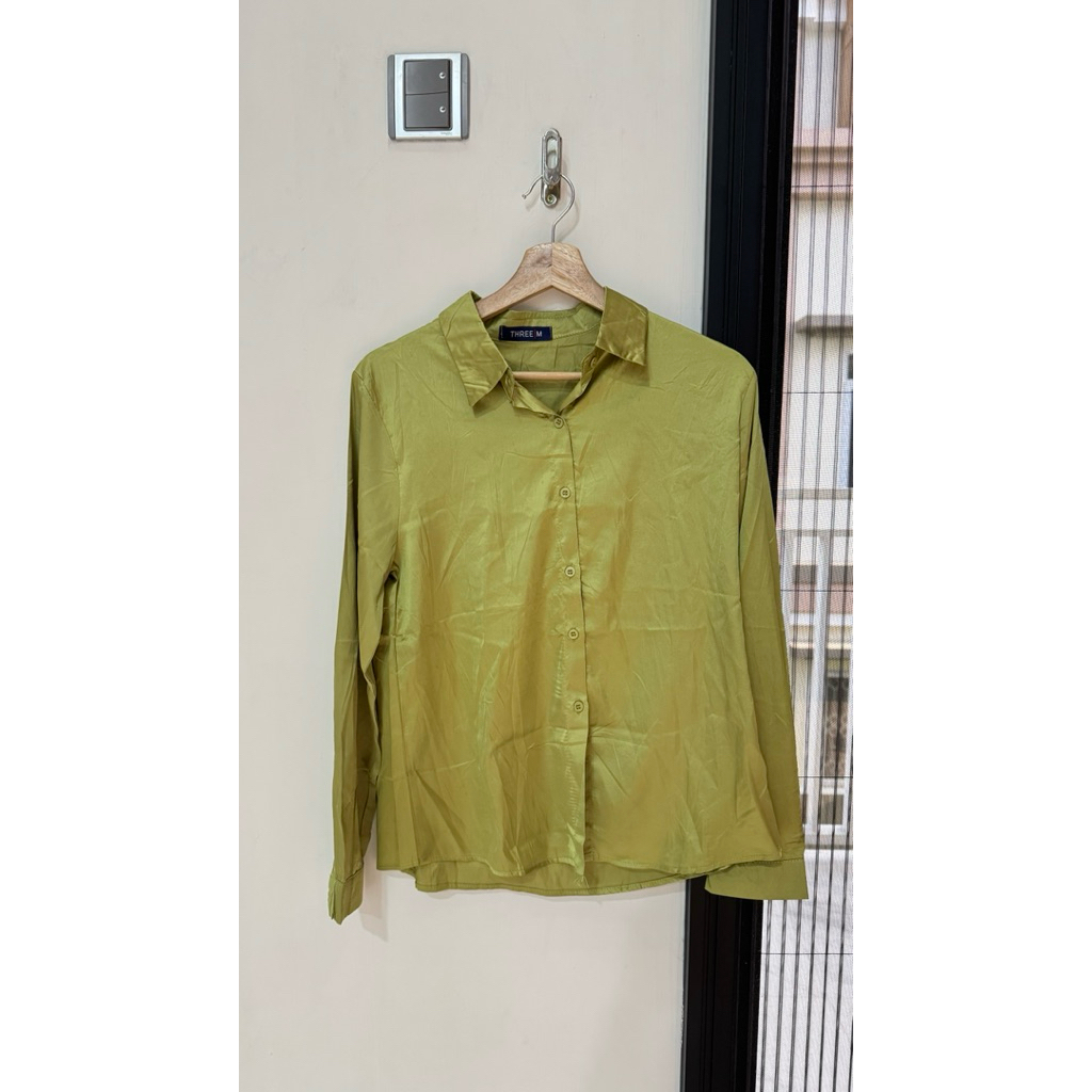 Preloved Three M Kemeja Satin Hijau