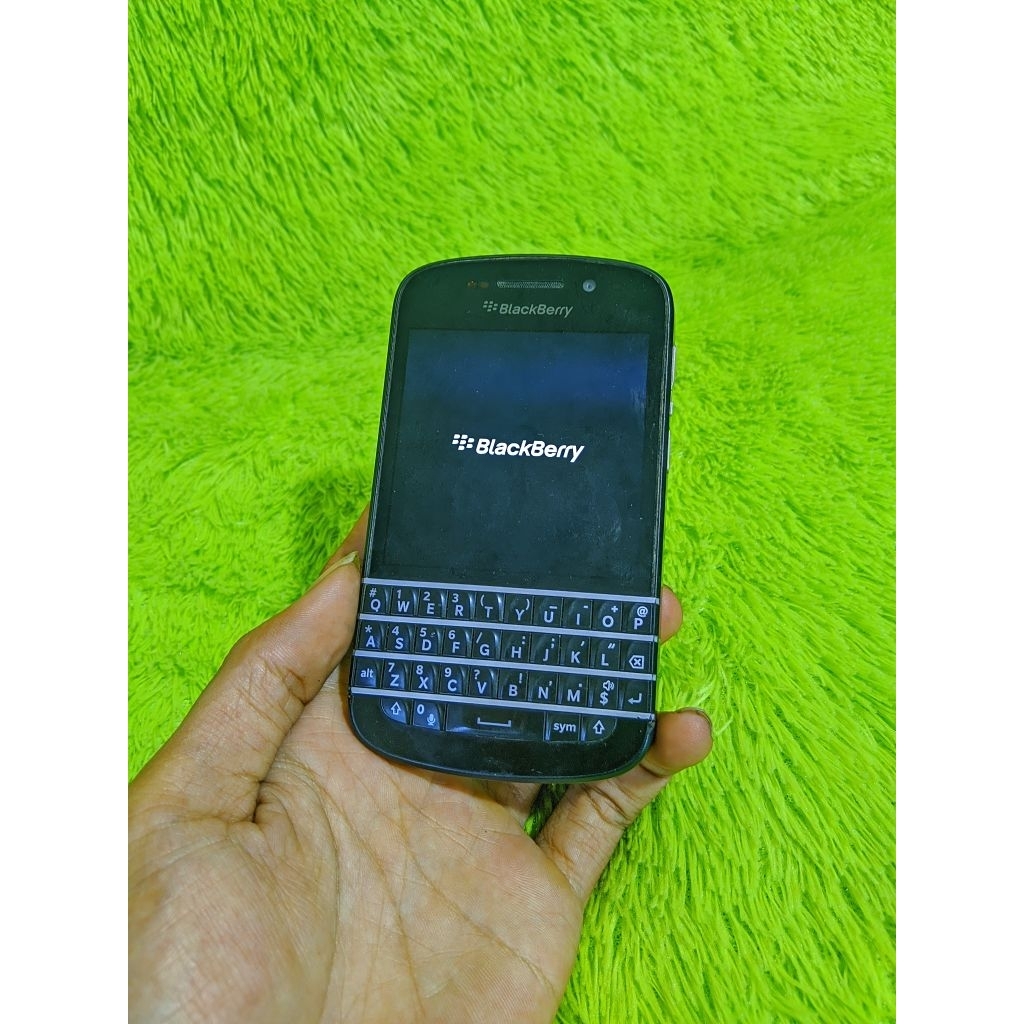 Handphone Blackberry Q10 4G LTE 2GB/16GB