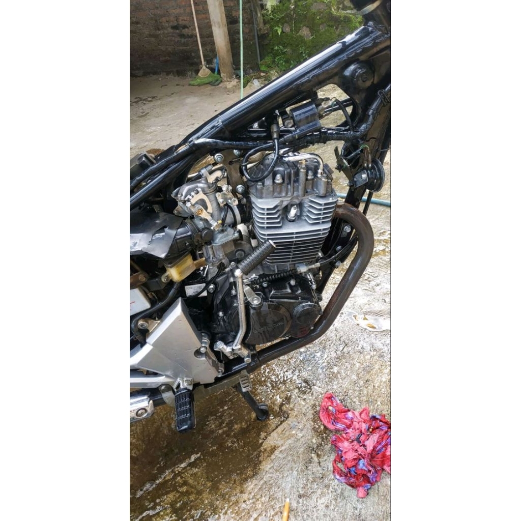 cairan pembersih mesin motor