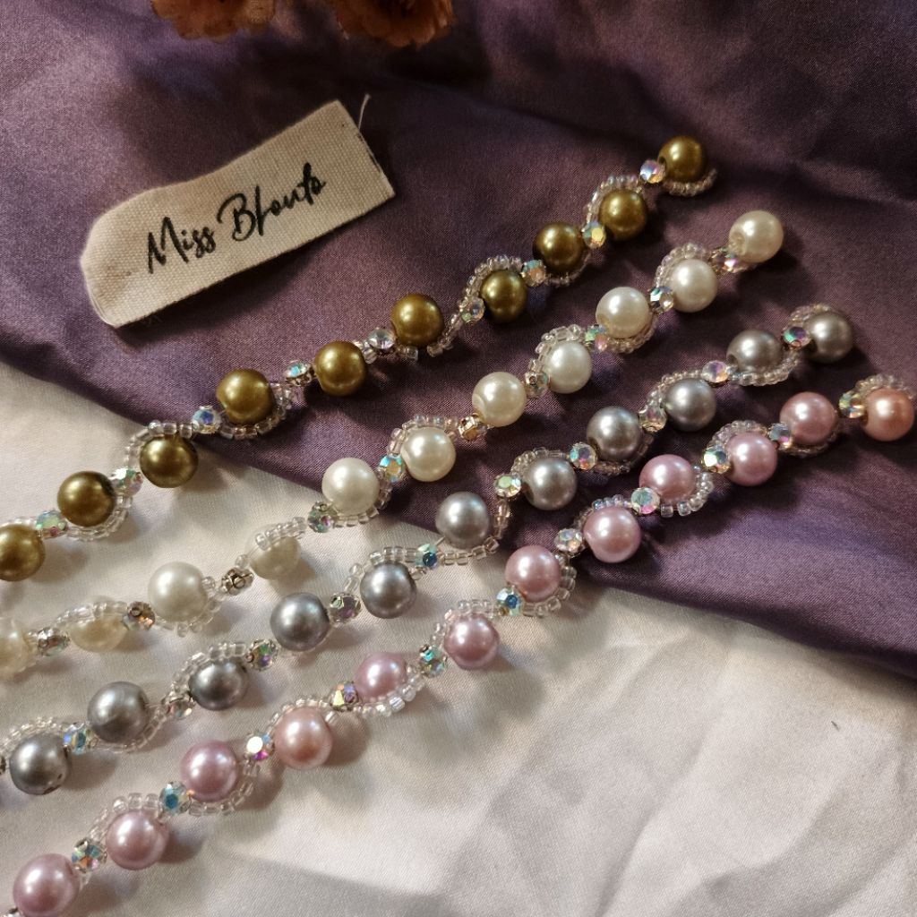 payet pinggang mutiara