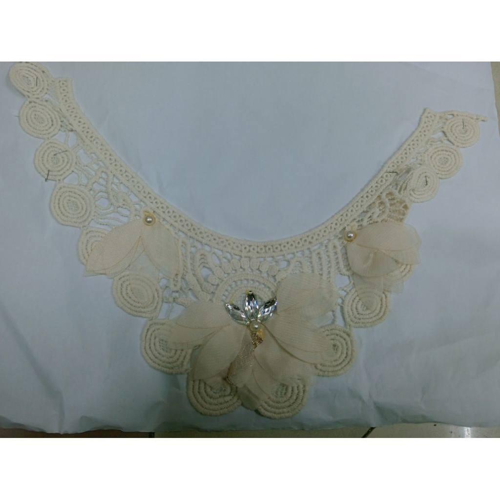 renda kerah warna cream/bordir tempel kerah jadi