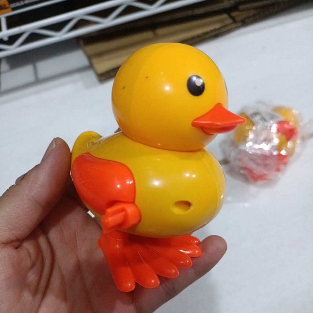 Mainan anak bebek berjalan lucu