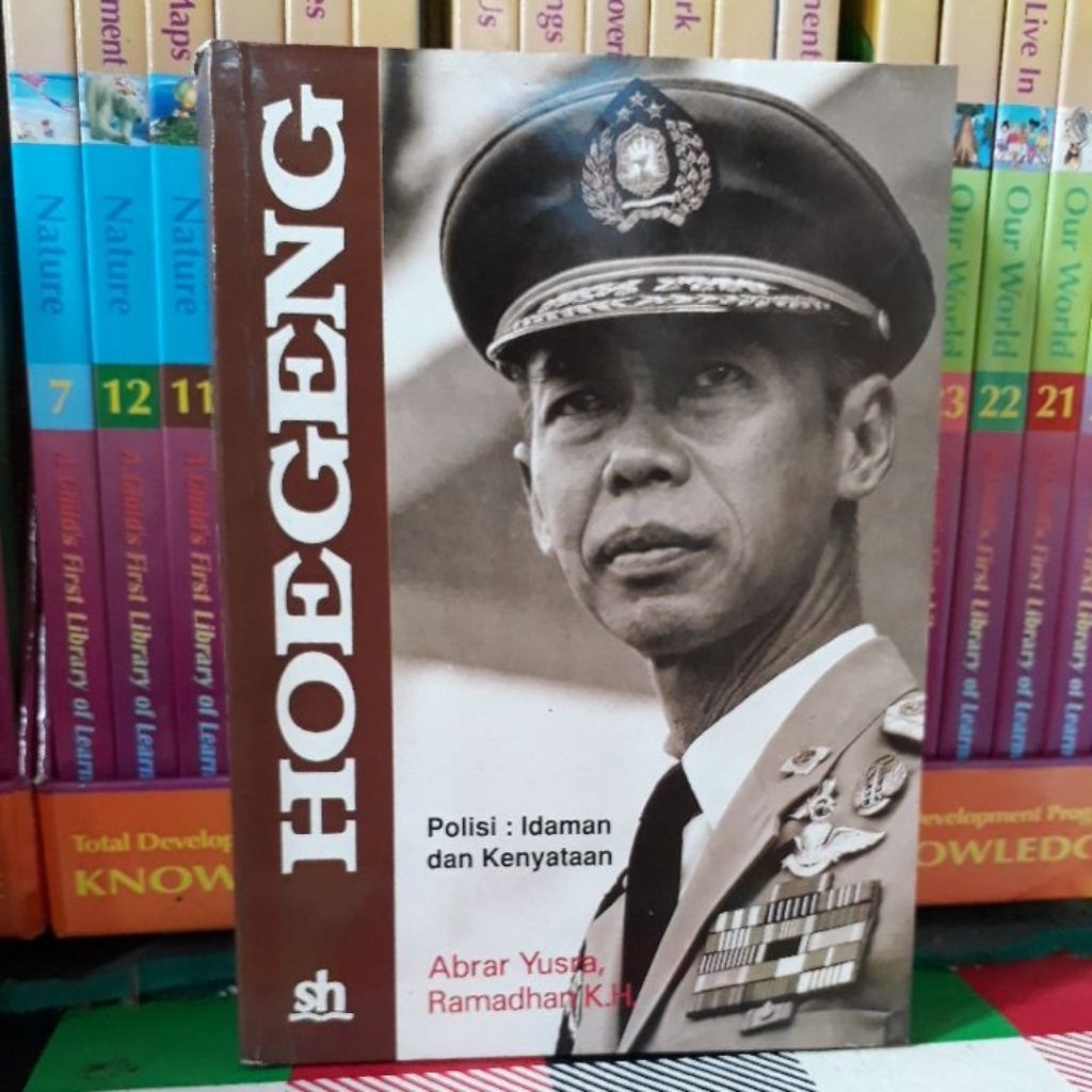 HOEGENG POLISI IDAMAN DAN KENYATAAN