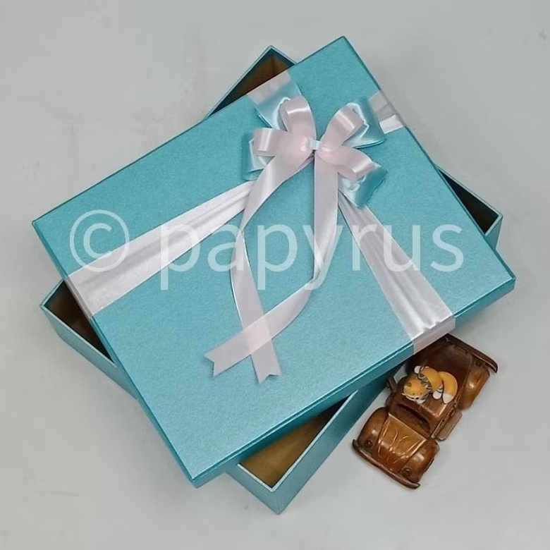 

PAPYRUS 25x30 Tinggi 5cm Kotak Kado Gift Box Hardbox Hampers V3