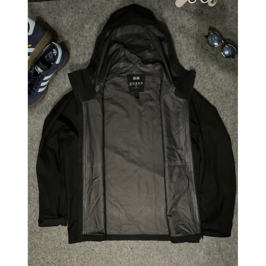 Uniqlo Blocktech Hitam