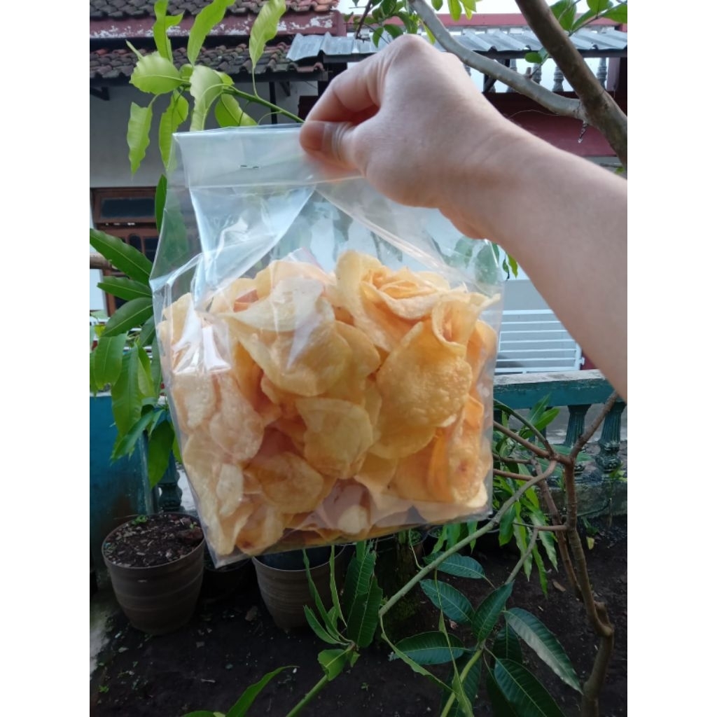 

keripik kentang|keripik kentang 250gram|keripik kentang renyah|keripik kentang asli gurih