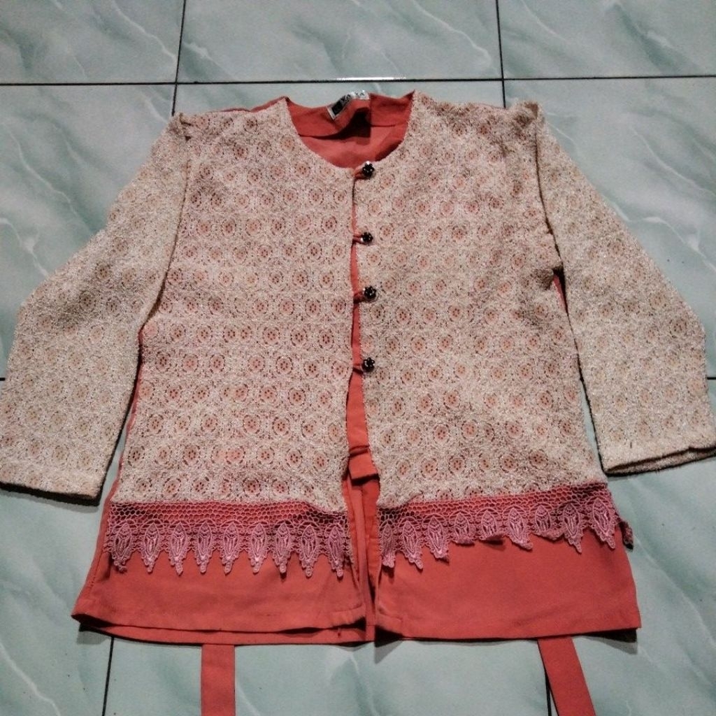 Koleksi Pribadi Atasan Brokat Wanita Kombinasi Warna Peach