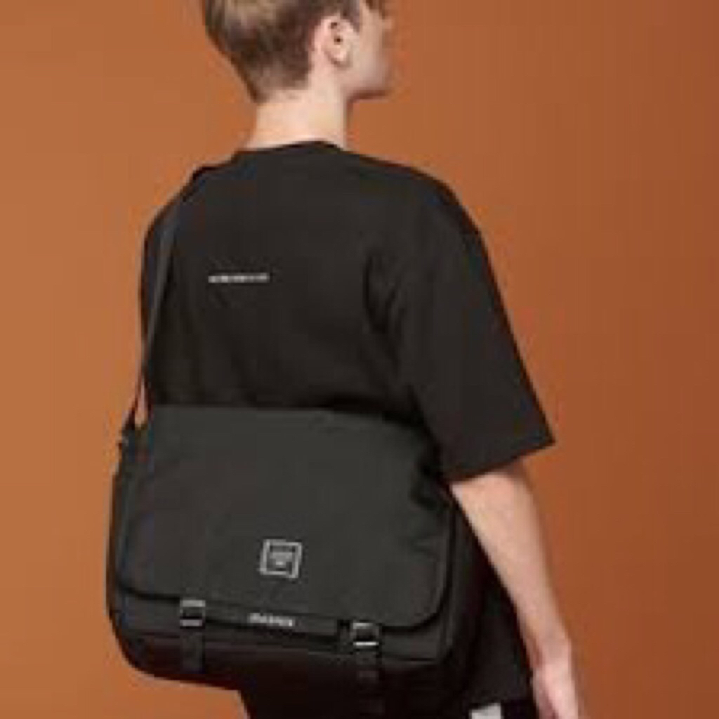 JEASHER OLD SCHOOL MESSENGER BAG  Lempang J ASHER