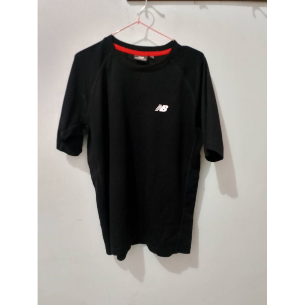 Jersey New Balance Hitam – Sporty & Nyaman Dipakai