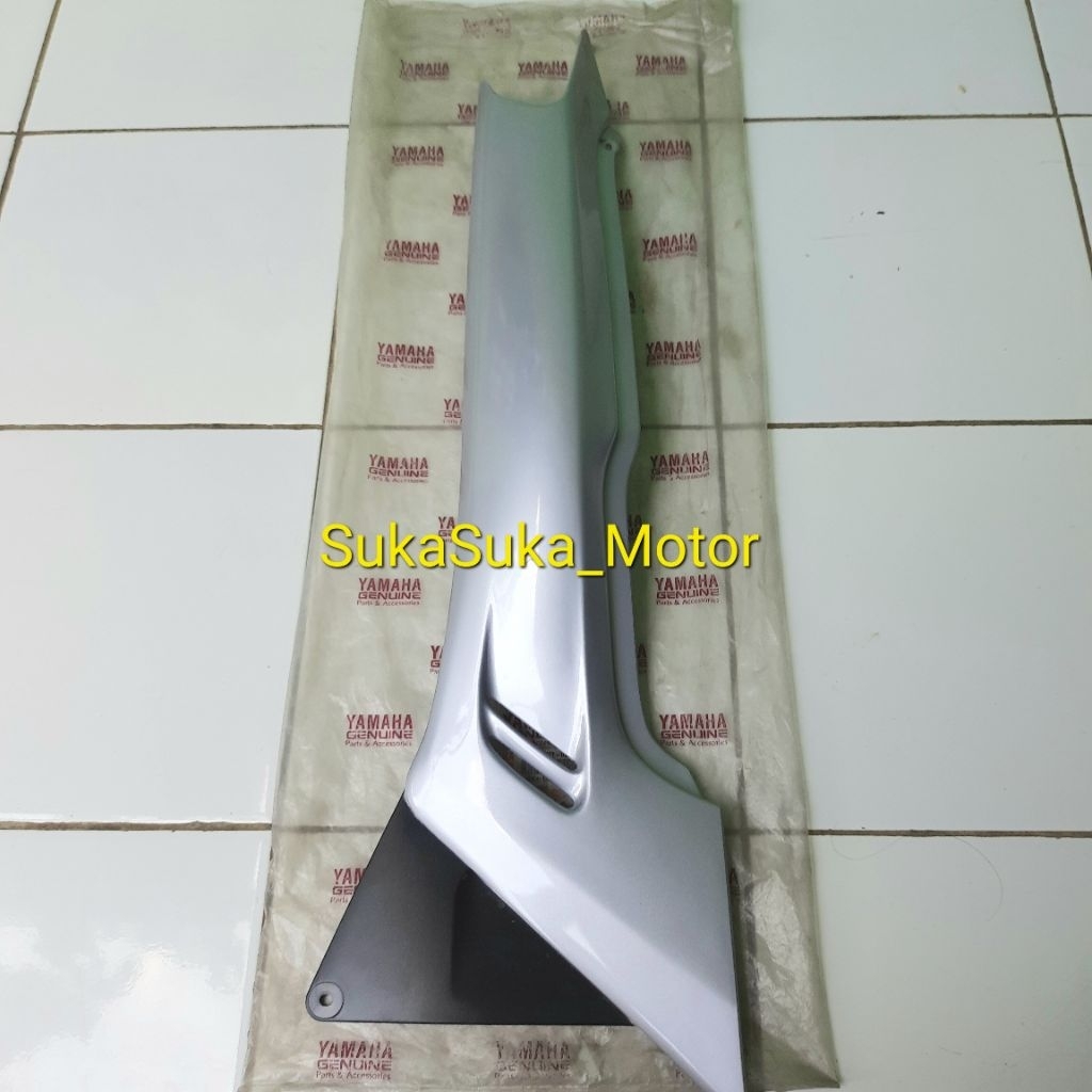 Cover Bodi Body Belakang Samping Kanan Scorpio G Scorpio Lama Lavender EV ORIGINAL YAMAHA | 5BP-F172