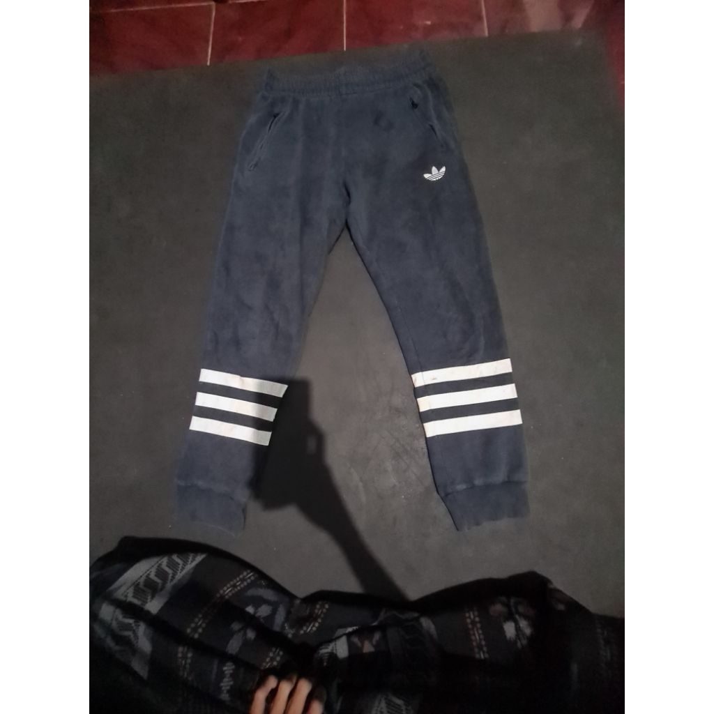 Trackpants adidas bunga second,trackpants adidas bunga preloved