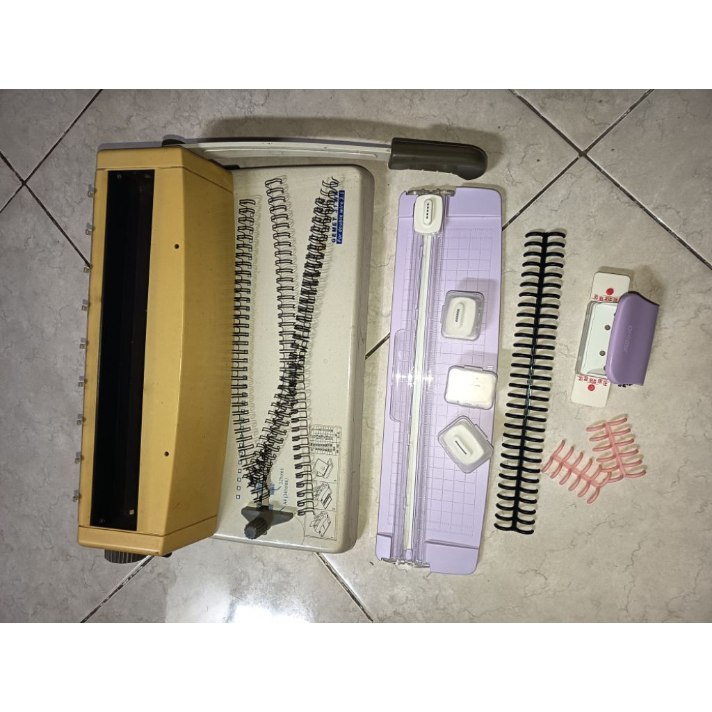 

(PRELOVED) BUNDLE Jilid Project