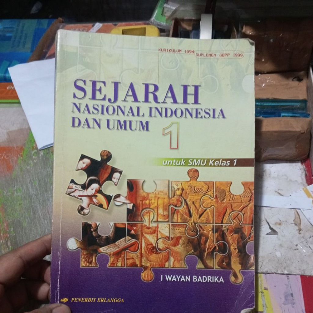 BUKU SEJARAH NASIONAL INDONESIA DAN UMUM 1 UNTUK SMA KELAS 1 KURIKULUM 1994 PENERBIT ERLANGGA