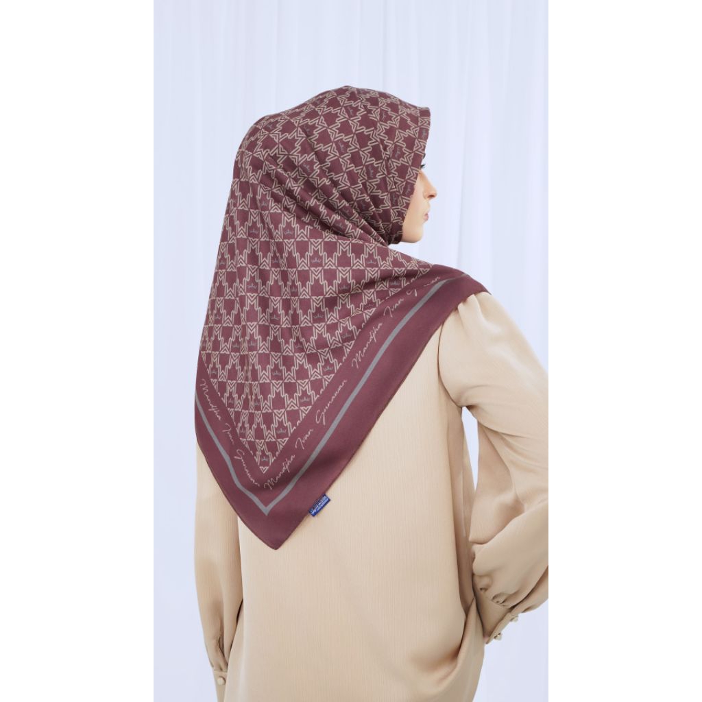 Mandjha segi empat Ivan Gunawan Liora Hijab