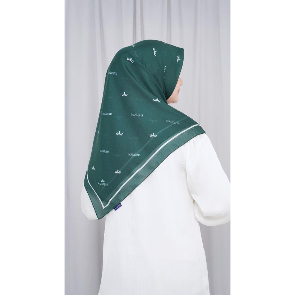 Mandjha hijab segi empat Victoria Ivan Gunawan