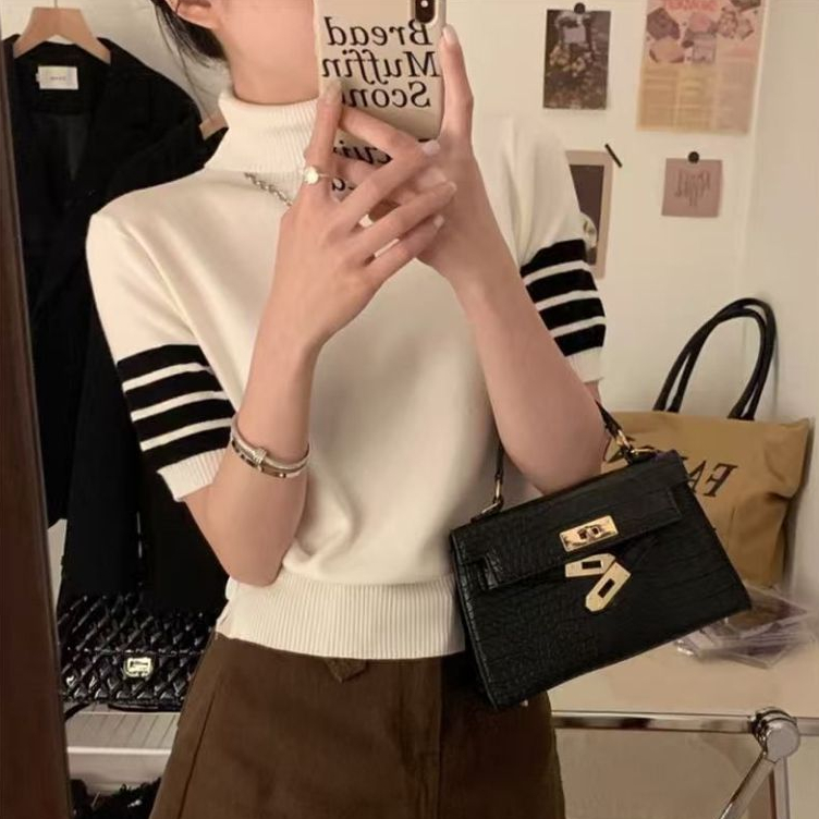 Kaos Knit Rajut Turtle Neck Trendy | Korean Outfit | Baju Rajut Wanita Turtle Neck Lengan Garis | At