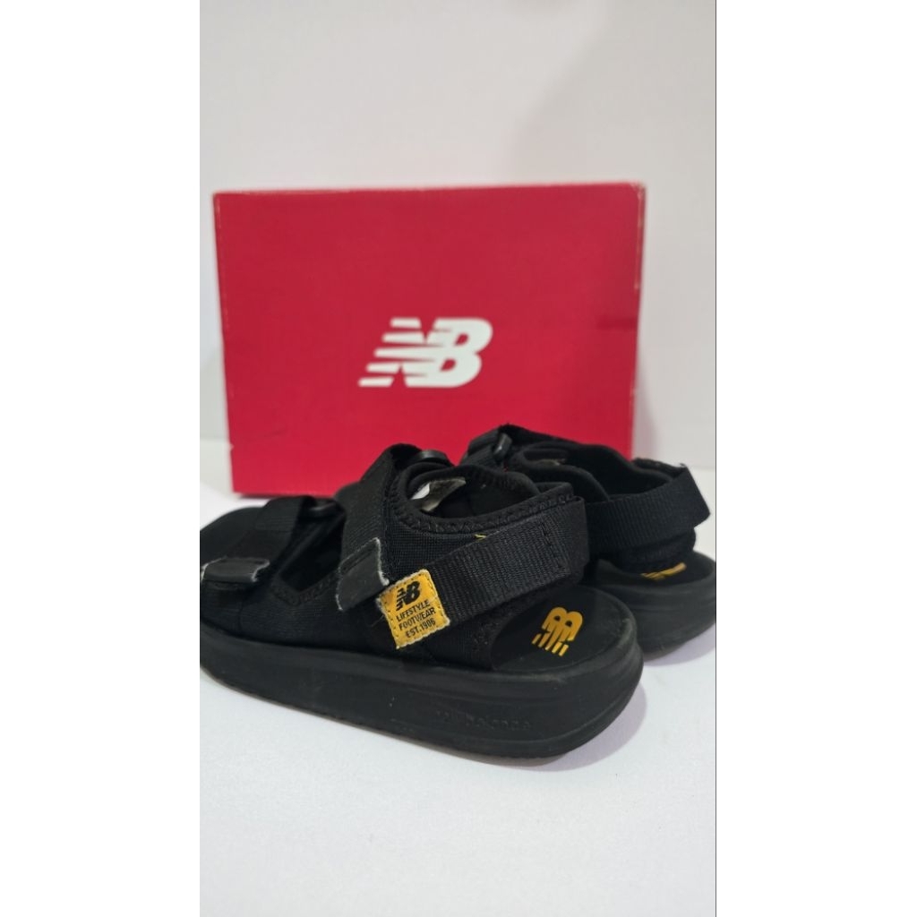 NB NEW BALANCE Kids Velcro Casual Black Sandals (PRELOVED) Kids Size 28.5 / All Black Colour Complet