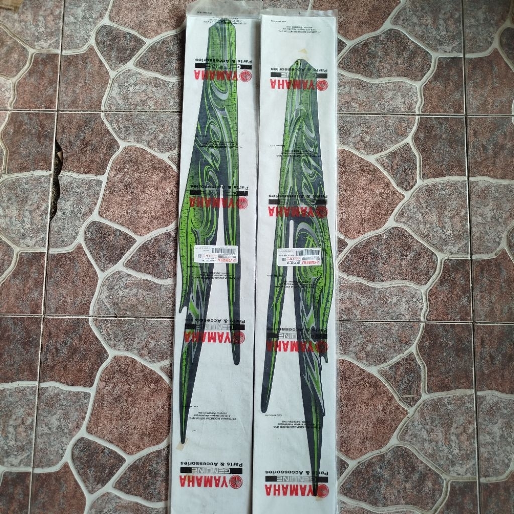 Stiker Striping Body Belakang Kanan Kiri Vega ZR Hijau Hitam 2011 Original YGP
