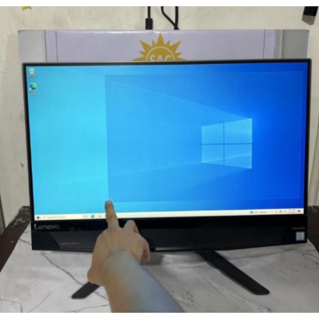 AIO PC ALL IN ONE LENOVO TOUCHSCREEN SPEAKER HARMAN KARDON  I7 7700 RAM 8GB SSD 256