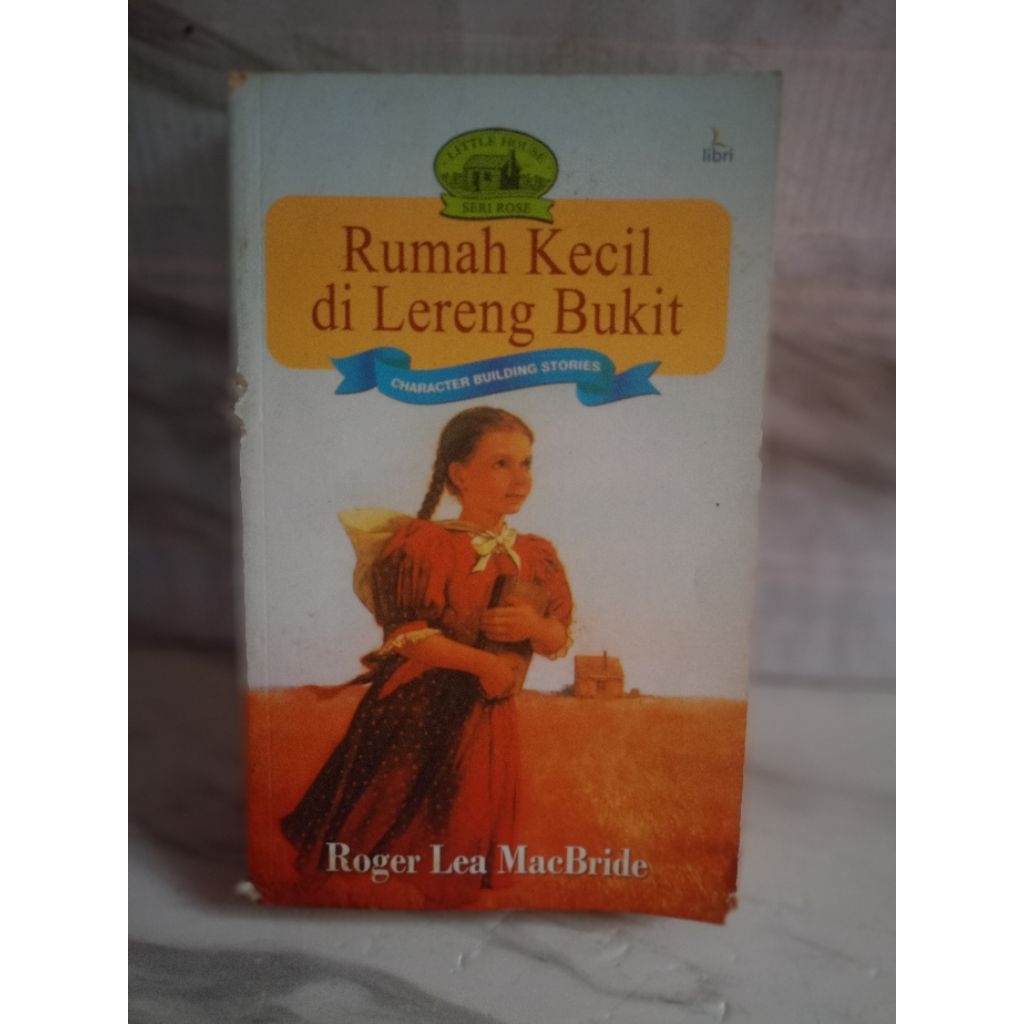 RUMAH KECIL DI LERENG BUKIT by Roger lea macbride
