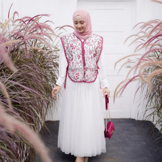 Delova Wardrobe - One Set dan Vest Kondangan Brokat Tile Rok Tutu dan Rok Plisket Premium Kasual  Anti Gerah Cantik Daily Kondangan Kantor Terbaru Bahan Renda Warna Bunga Bordir Kombinasi Kekinian