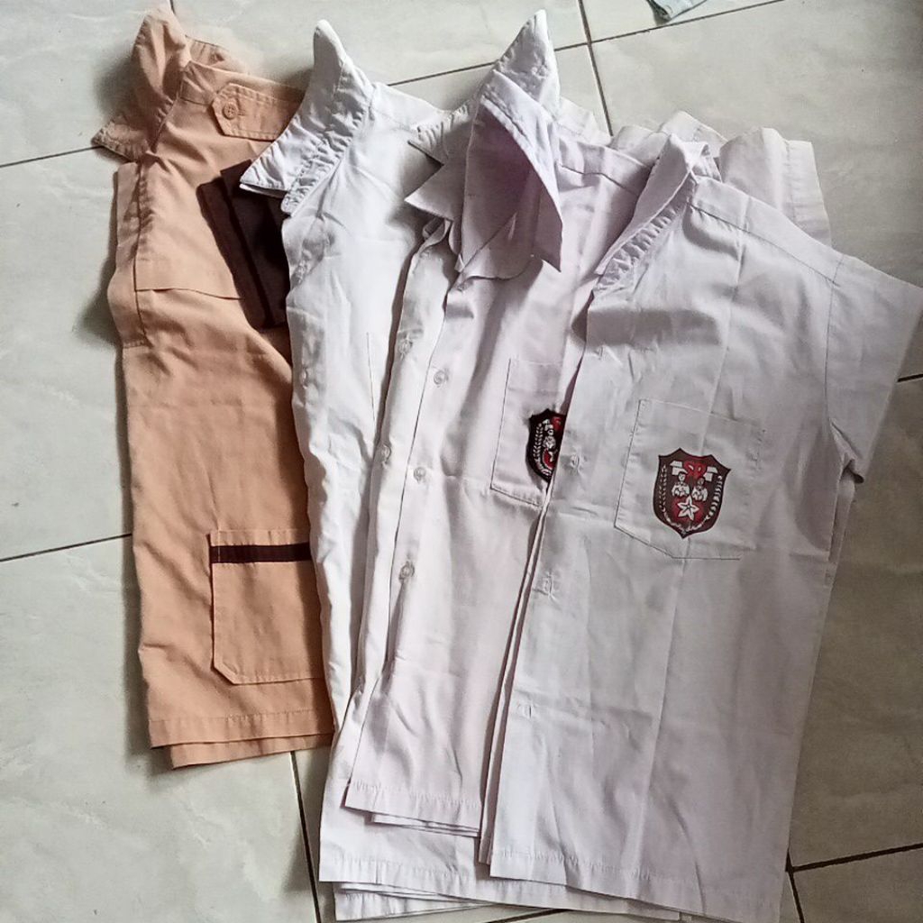 Preloved Seragam Putih SD Lengan Pendek/Seragam Pramuka SD Perempuan Siaga Lengan Pendek/Seragam Put