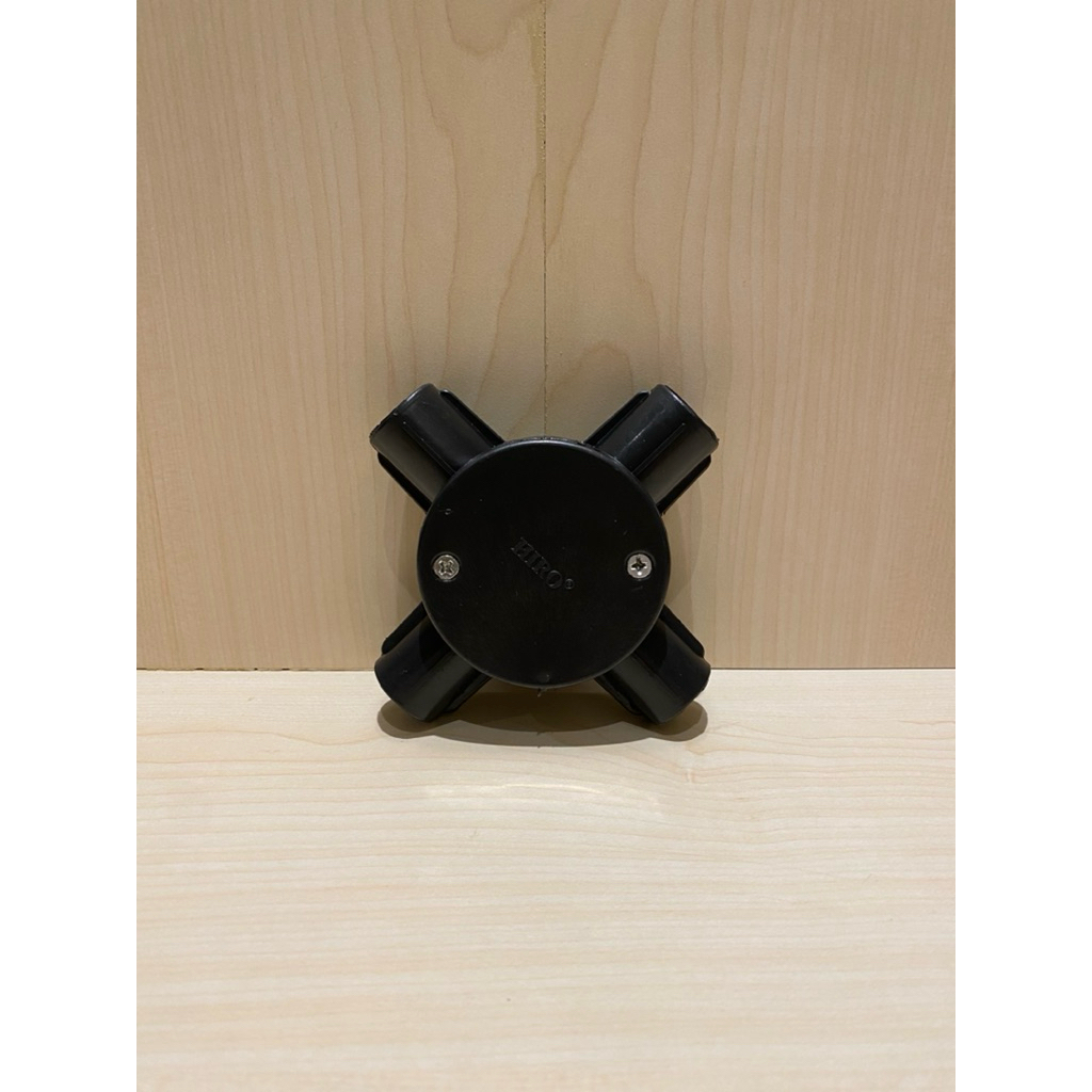 T dus HITAM 4 cabang 20mm HIRO