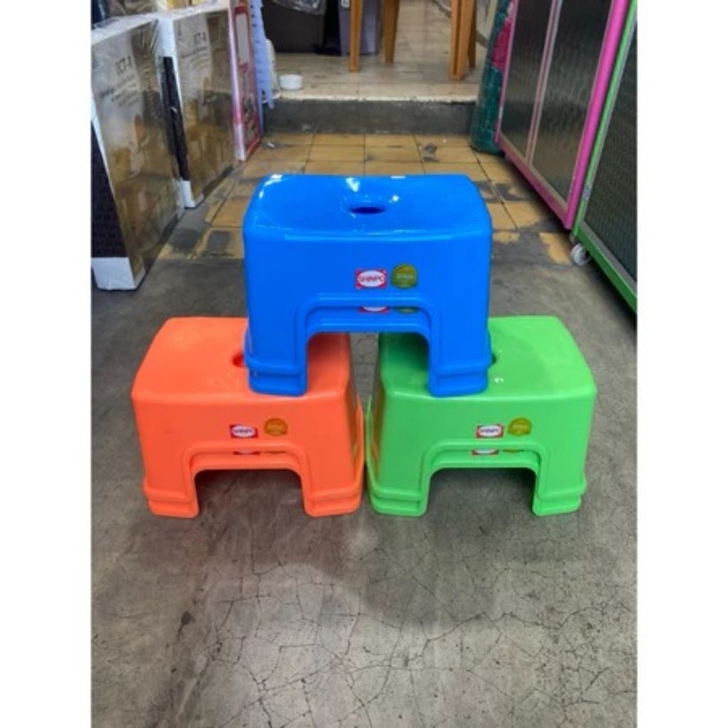 SHINPO- Bangku Jengkok / Bangku Jongkok / Kursi Jengkok Plastik / Bangku plastik tanggung